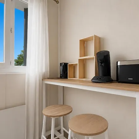 Lumineux Avec Balcon Et Parking Gratuit דירה *
