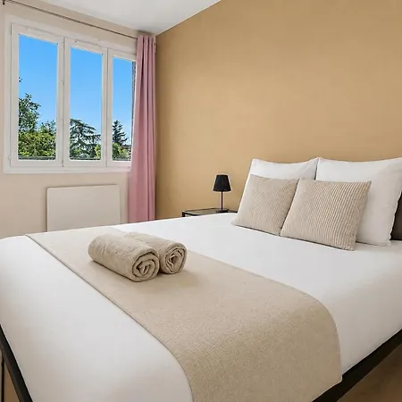 Cocon Lumineux Avec Balcon Et Parking Gratuit *
