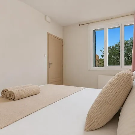 Lumineux Avec Balcon Et Parking Gratuit דירה קלרמונט-פרנד