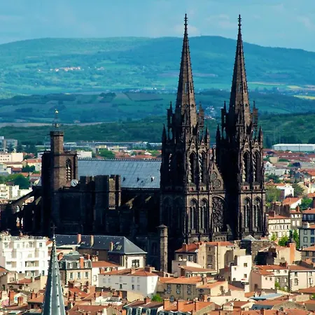 Lumineux Avec Balcon Et Parking Gratuit